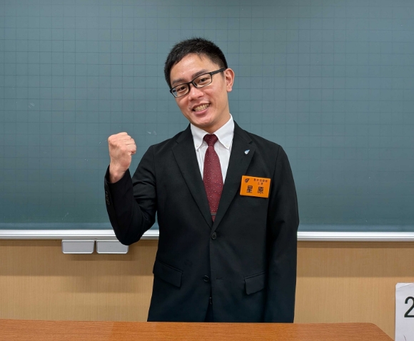 講師